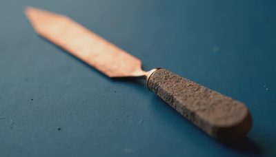 Putty Knife Guide: Choose the Right Blade for Old-House Repairs